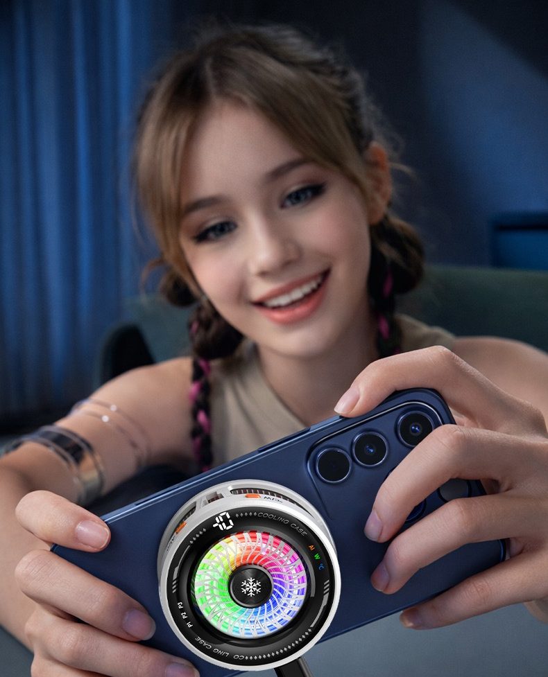 Lightweight 70 g K3 phone cooler held in hand
